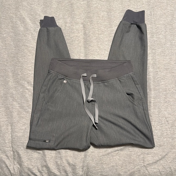 FIGS Graphite Scrub Set - Picture 4 of 8